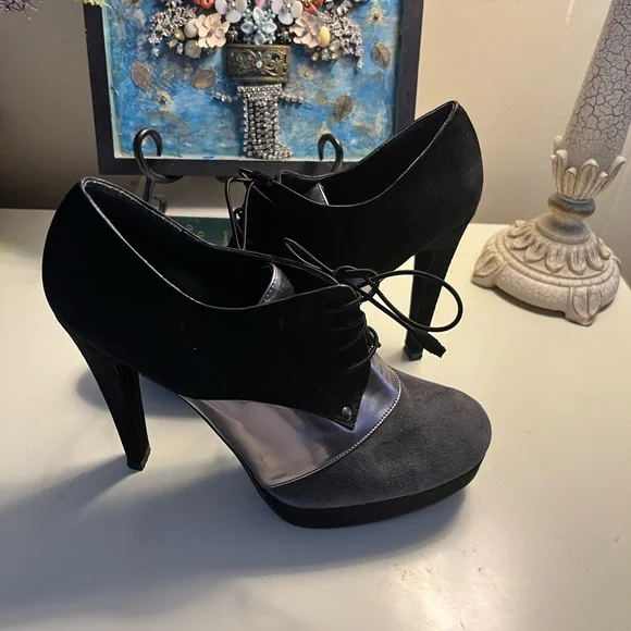 NWOBStuart Weitzman Platform Booties!!